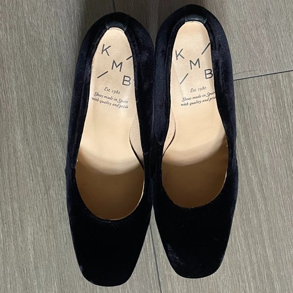 KMB "Arcilla" black velvet block heels Barely Worn - Picture 3 of 7